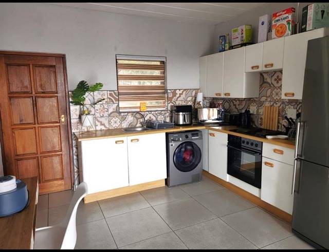 1 BEDROOM PROPERTY TO RENT IN CONSTANTIA KLOOF